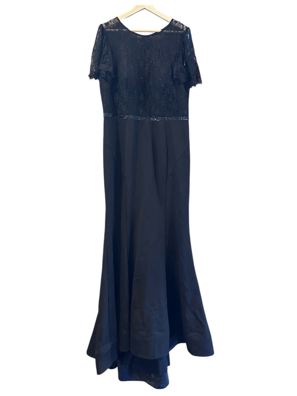 Mac Duggal Plus Plus Lace
Illusion High Neck Cap Sleeve Black Gown size 14W